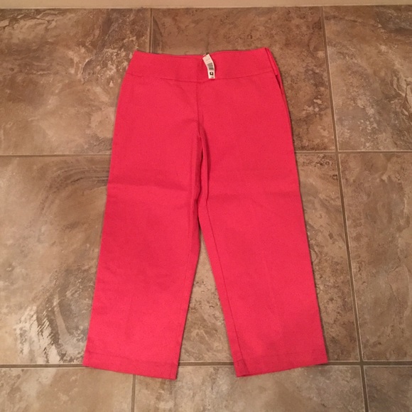 NWT beautiful coral capris! - Picture 1 of 1