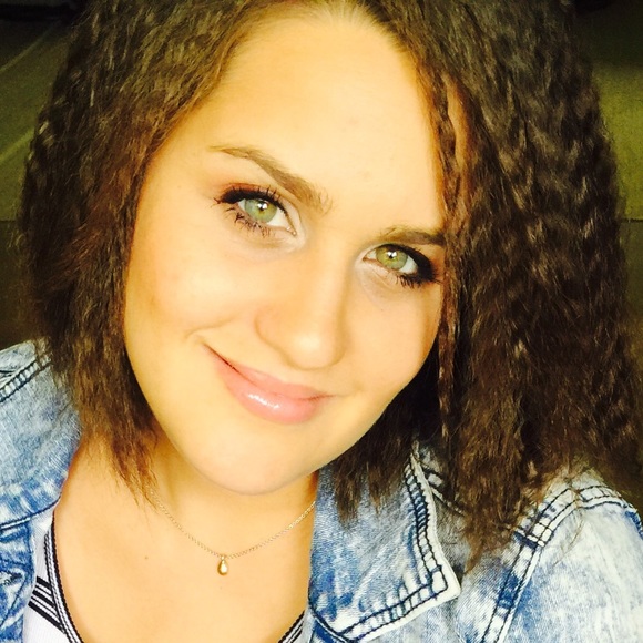 Meet your Posher, Aubrey - Picture 1 of 1