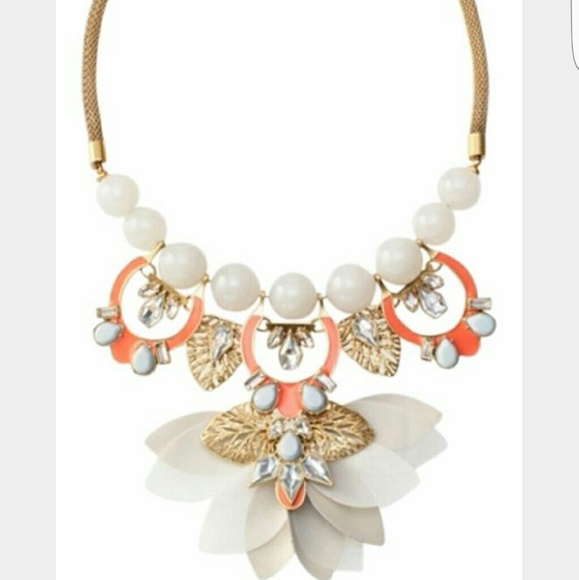 Stella and dot Riviera necklace