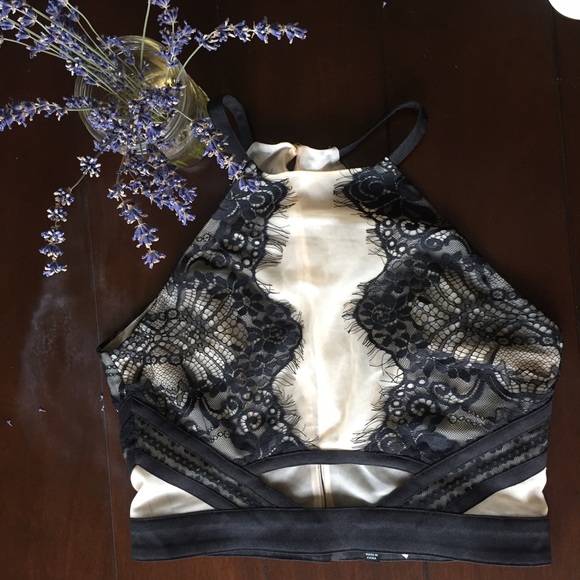 Nasty Gal Tops - Ooh lala 😍💣 chic black/nude crop top