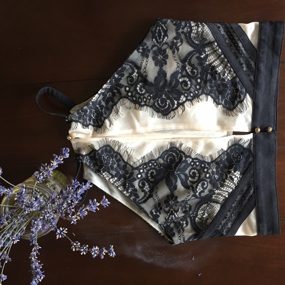 Ooh lala 😍💣 chic black/nude crop top - Picture 3 of 4