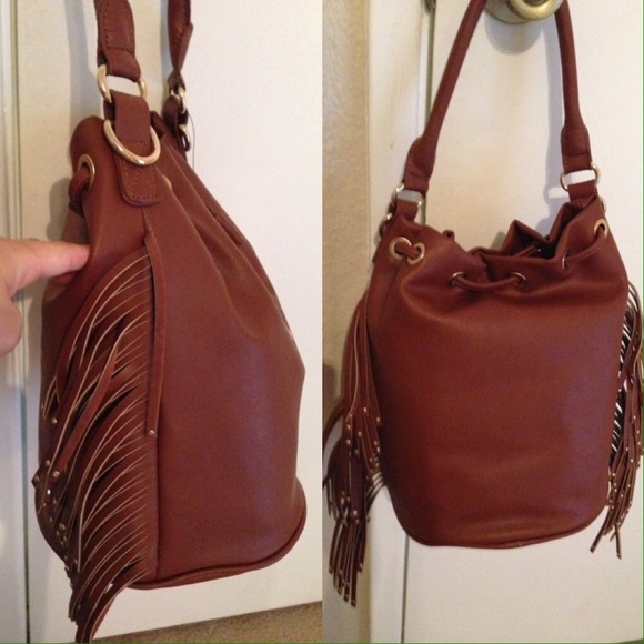 🚫Sold🚫BCBGParis Side Fringe Bucket Tote - Picture 2 of 4