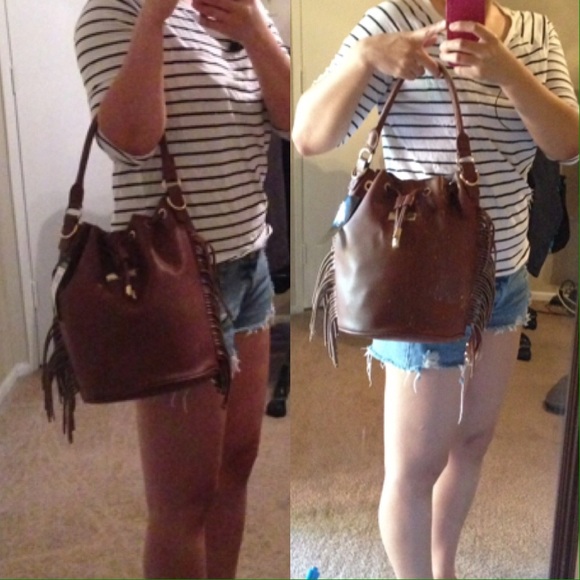 🚫Sold🚫BCBGParis Side Fringe Bucket Tote - Picture 4 of 4