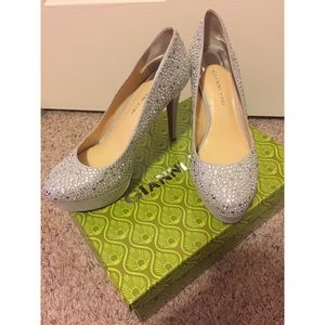 Gianni Bini Vannah Chalk platform heels