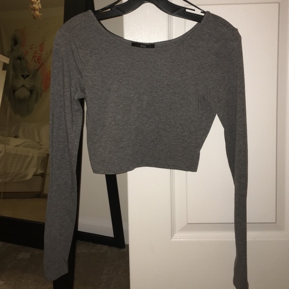 Long sleeve grey crop top