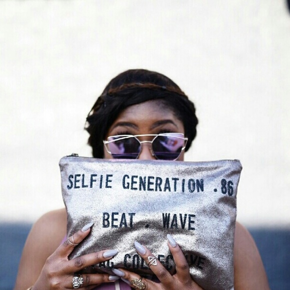 Accessories | Black on black cat eye sunnies - Picture 4 of 4