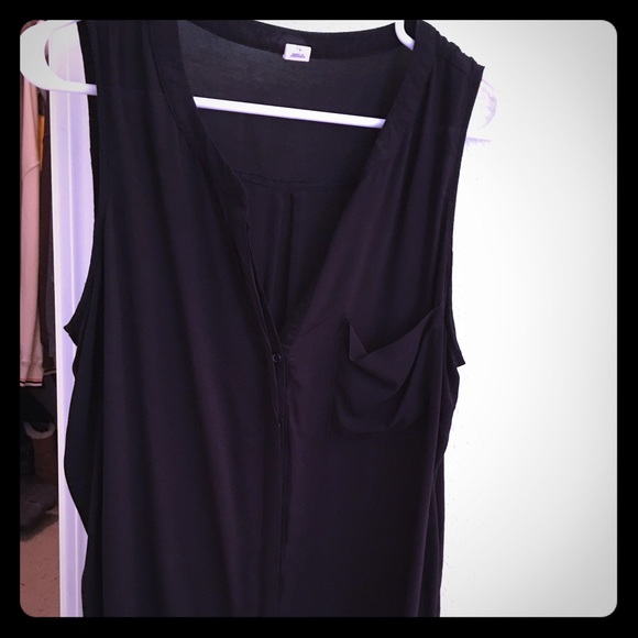 Black Sleeveless Top