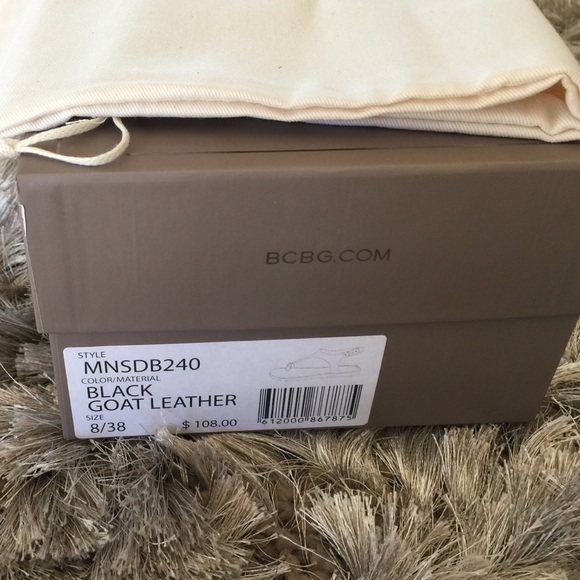 $108 BCBG MAXAZRIA thong sandal size 8 - Picture 4 of 4