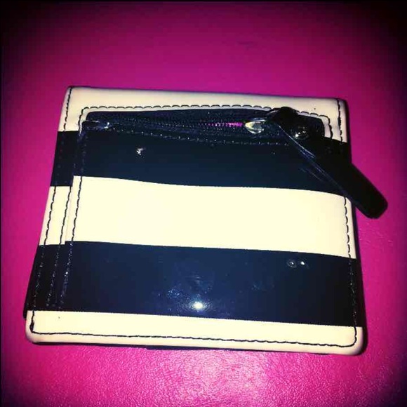 SOLD!!!!!!! KATE SPADE Wallet - Picture 2 of 4