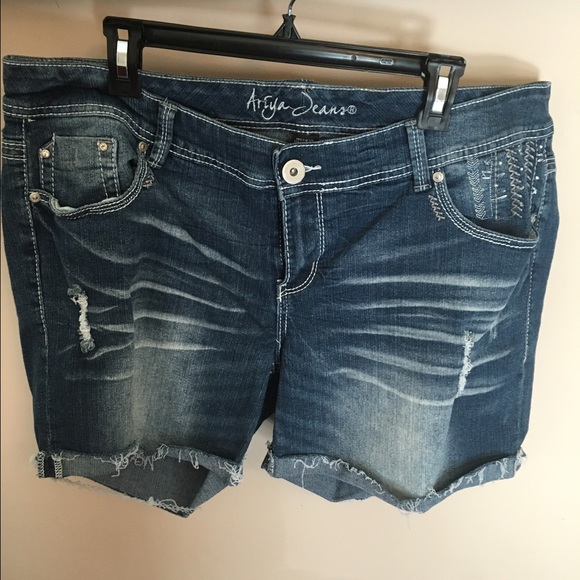 Ariya Jean Shorts Size 18.