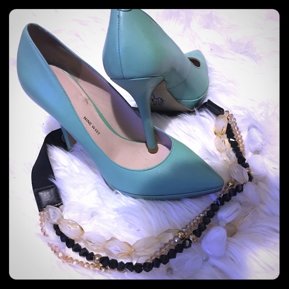!  Removing by Sat! Nine West Love Fury in mint