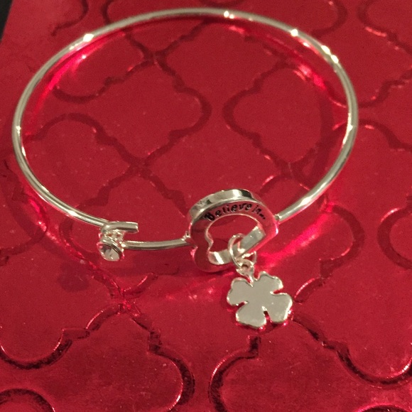 Jewelry - Silver bangle