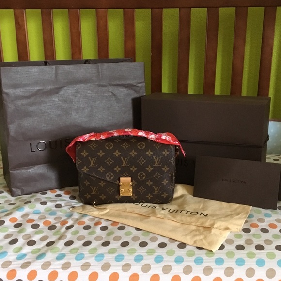 🌺SOLD🌺Louis Vuitton Pochette Metis