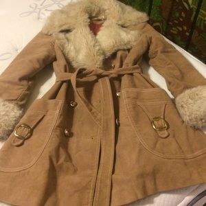 Beautiful vintage faux fur Swingles coat.