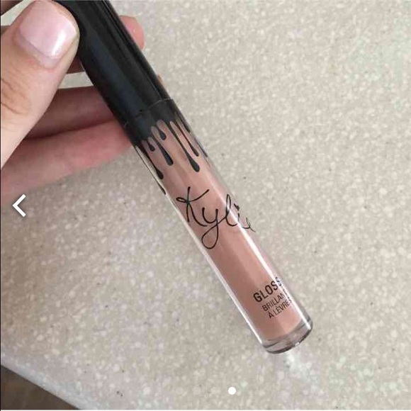 Kylie lip gloss in so cute
