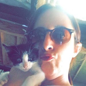 Meet your Posher, Dinea