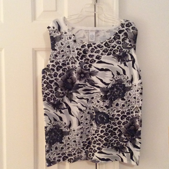 Sleeveless printed sweater.