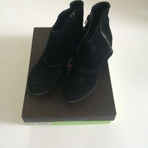 Kelly & Katie Black, Suede Ankle boots. Size:6.5