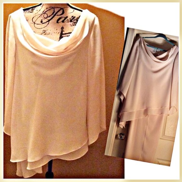 🎉HP🎉🅿️Asymmetrical Blouse & Pant Set