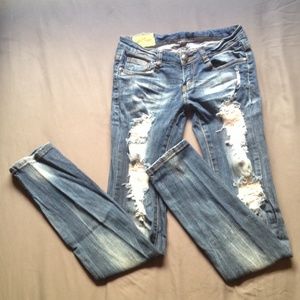 Distressed skinny jean