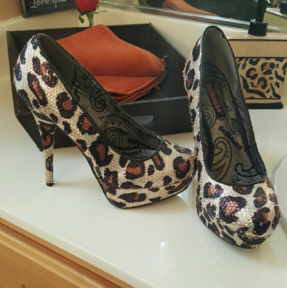 Lovely Leopard Heels - Picture 1 of 2