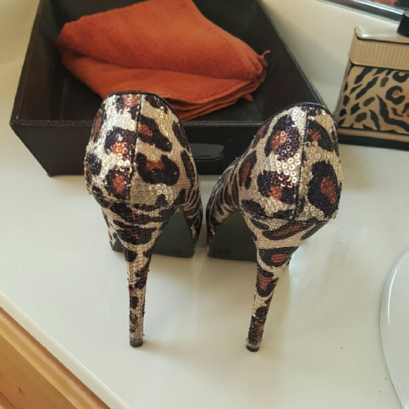 Lovely Leopard Heels - Picture 2 of 2