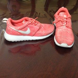 Pink nike roshes