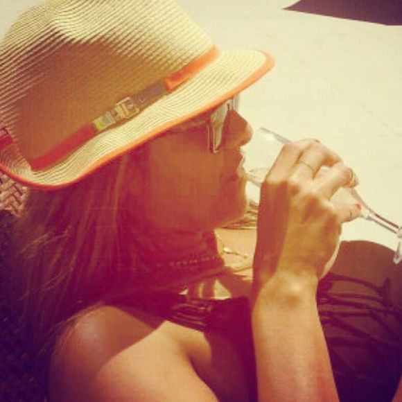 Meet your Posher, Amanda - Picture 1 of 1