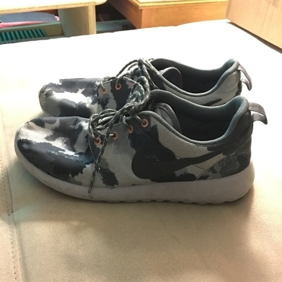 Nike roshe runs