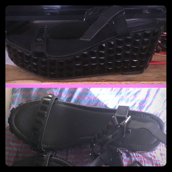 NEW  Black Stone Wedge sandals