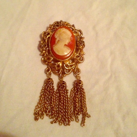 Cameo Brooch / pin