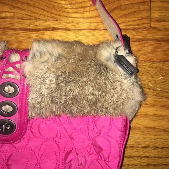 Coach No. G04K-9443 Pink quilted bag w/rabbit fur - Picture 2 of 4