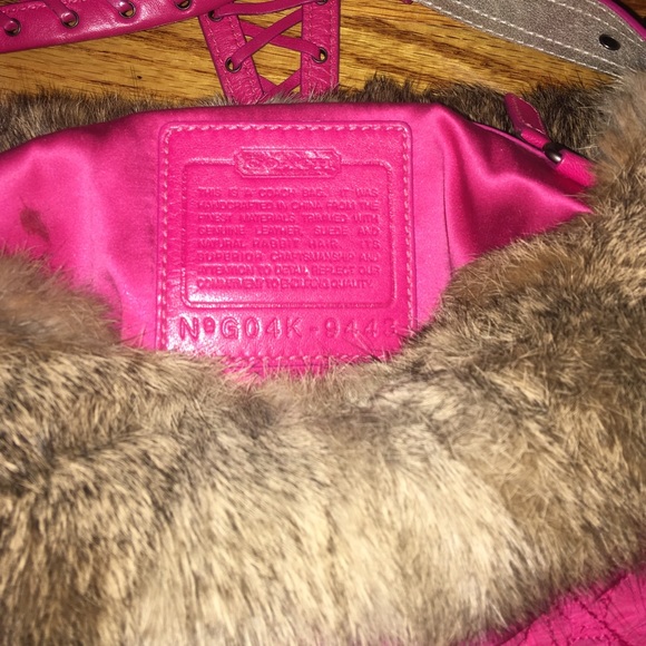 Coach No. G04K-9443 Pink quilted bag w/rabbit fur - Picture 3 of 4