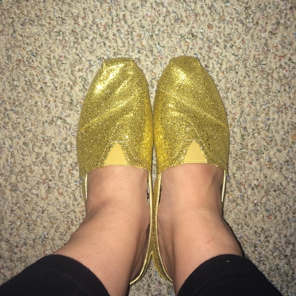 Gold sparkly toms