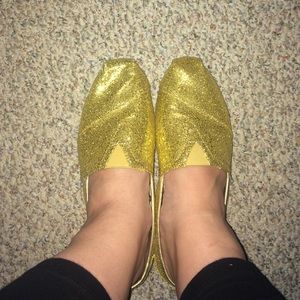 Gold sparkly toms