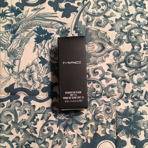 MAC Csometics - Picture 2 of 4