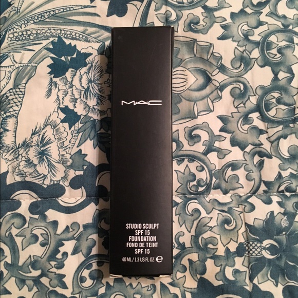 MAC Csometics - Picture 3 of 4