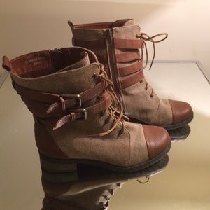 Lace up taupe boots