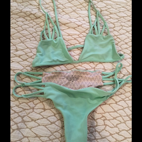 acacia melona XS top M bottom