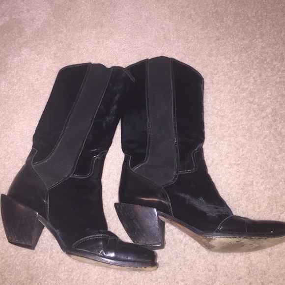 CLOSET CLEAROUT Suede Cowgirl Boots