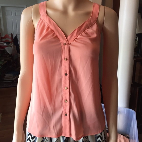 Under Skies size M open back peach tank.