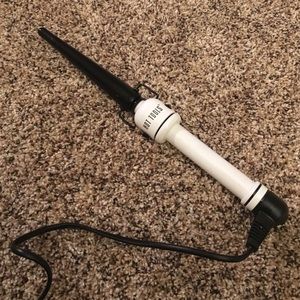 ‼️ Flash Sale ‼️. Tapered 1" Curling Wand