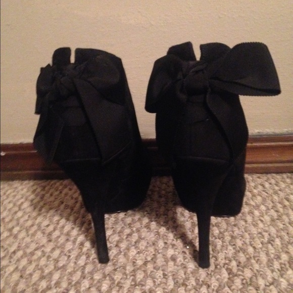 Vera Wang booties - Picture 2 of 4