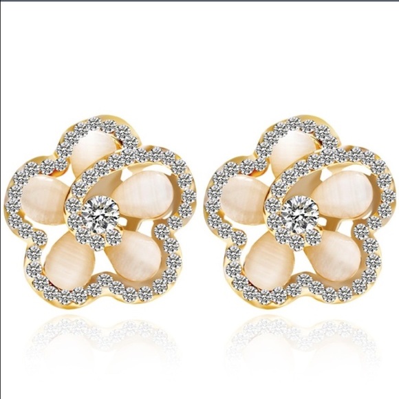 18k gold plated Australian crystal flower earrings - Picture 1 of 4