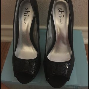 Shi by Journeys Bubbly Black Peep Toe Heel
