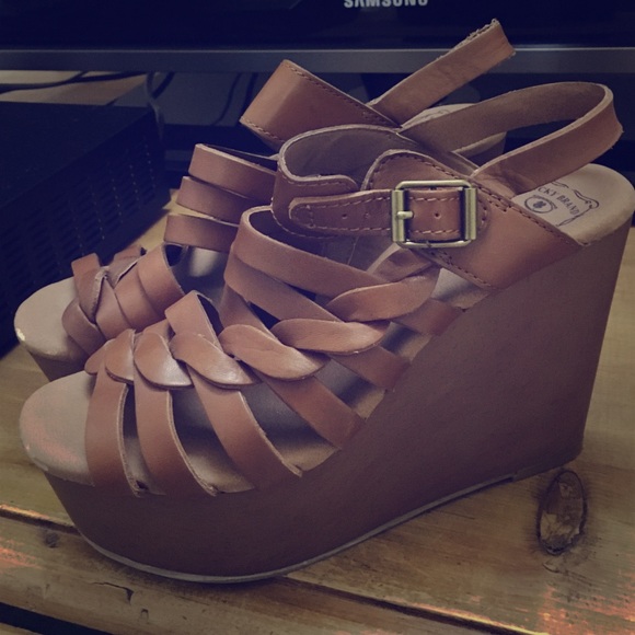 Size 8.5 Lucky Brand wedges