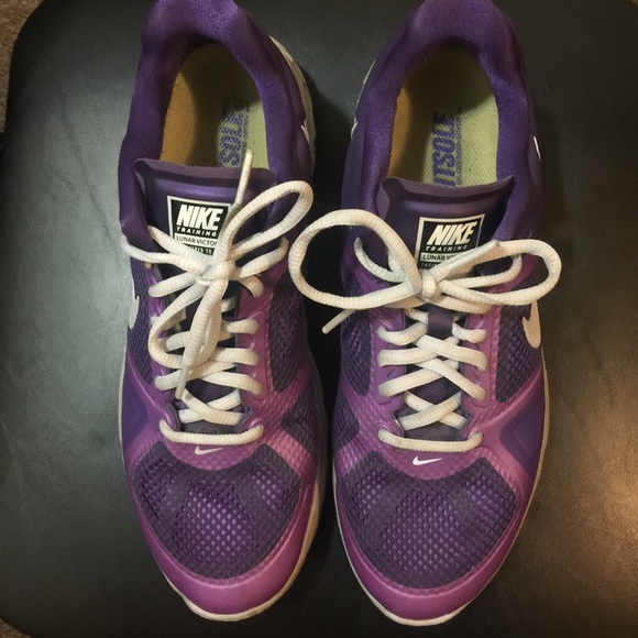 Ladies Nike gym shoes