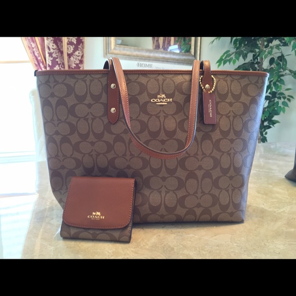 *sold- Coach Signature Tote w/ Wallet