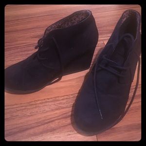 Tali lace-up Wedge bootie in Black