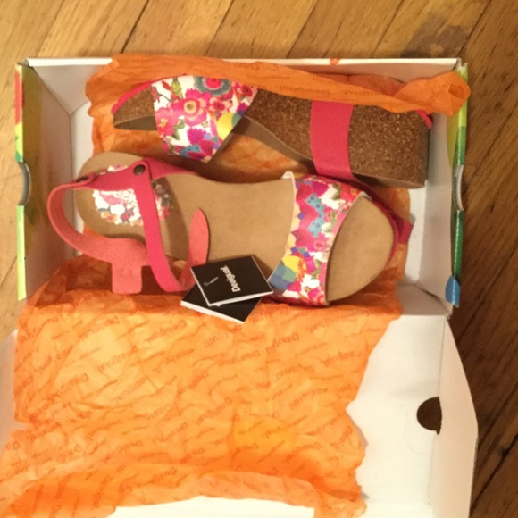 DESIGUAL HEELED SANDALS, made in Spain - Picture 3 of 8